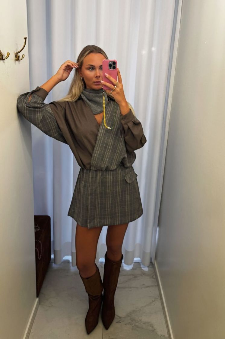  Taupe