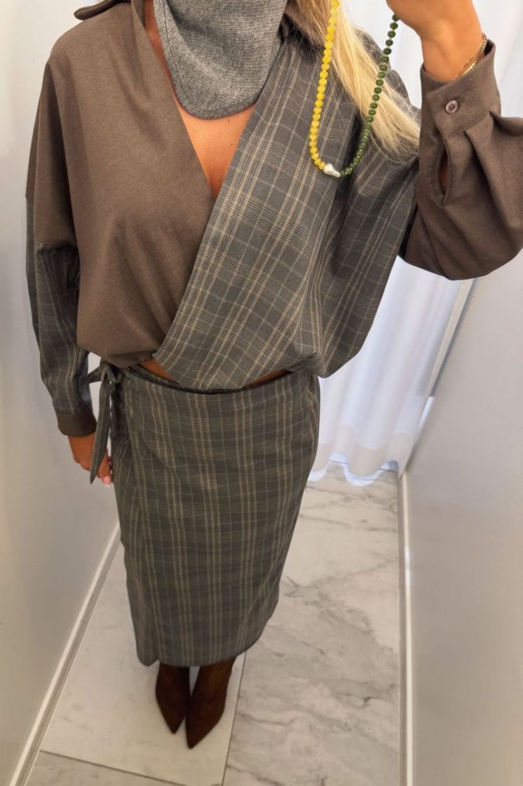  Taupe