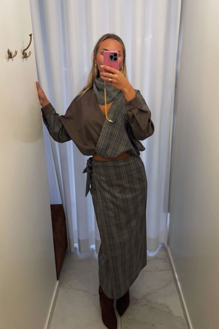  Taupe