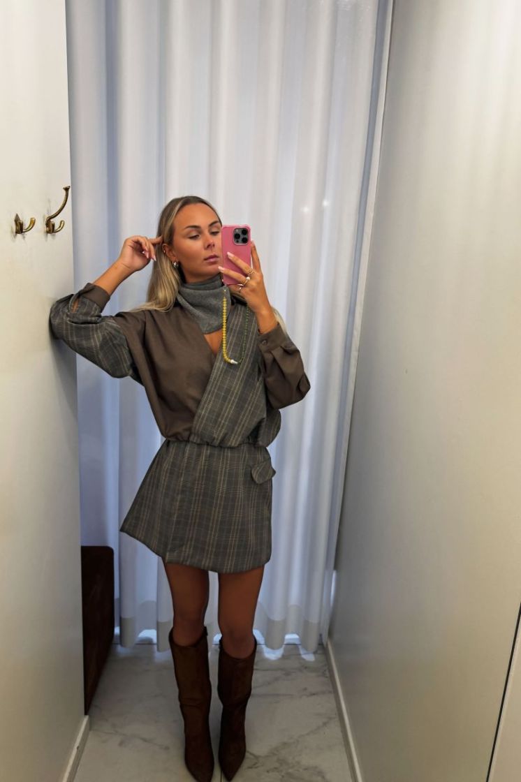  Taupe
