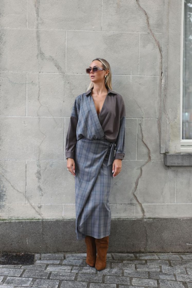  Taupe