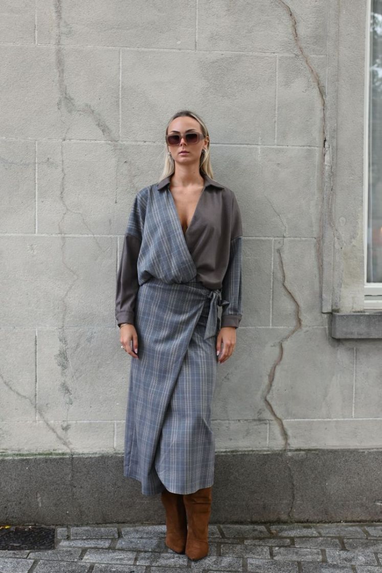  Taupe